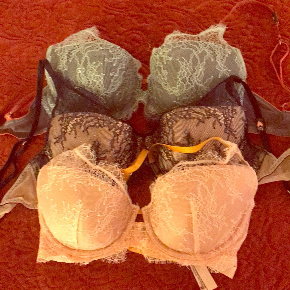 3 Victoria secret Demi bras 32d